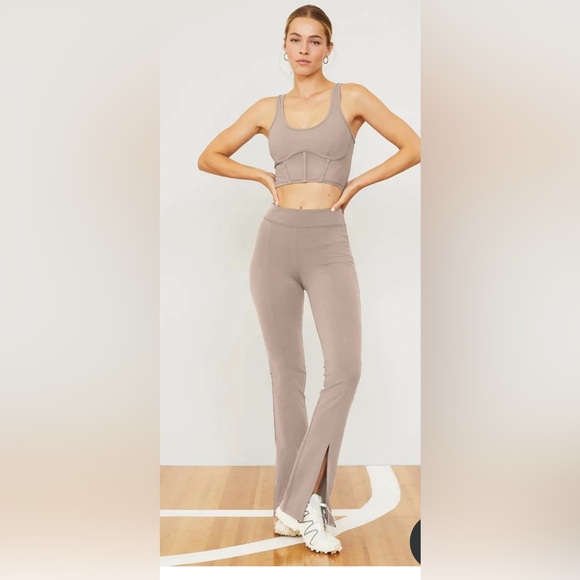 ALO Yoga Pants - Alo Yoga Airbrush High-Waist Split-Hem / Flutter Leggings — Taupe/Tan — Size L